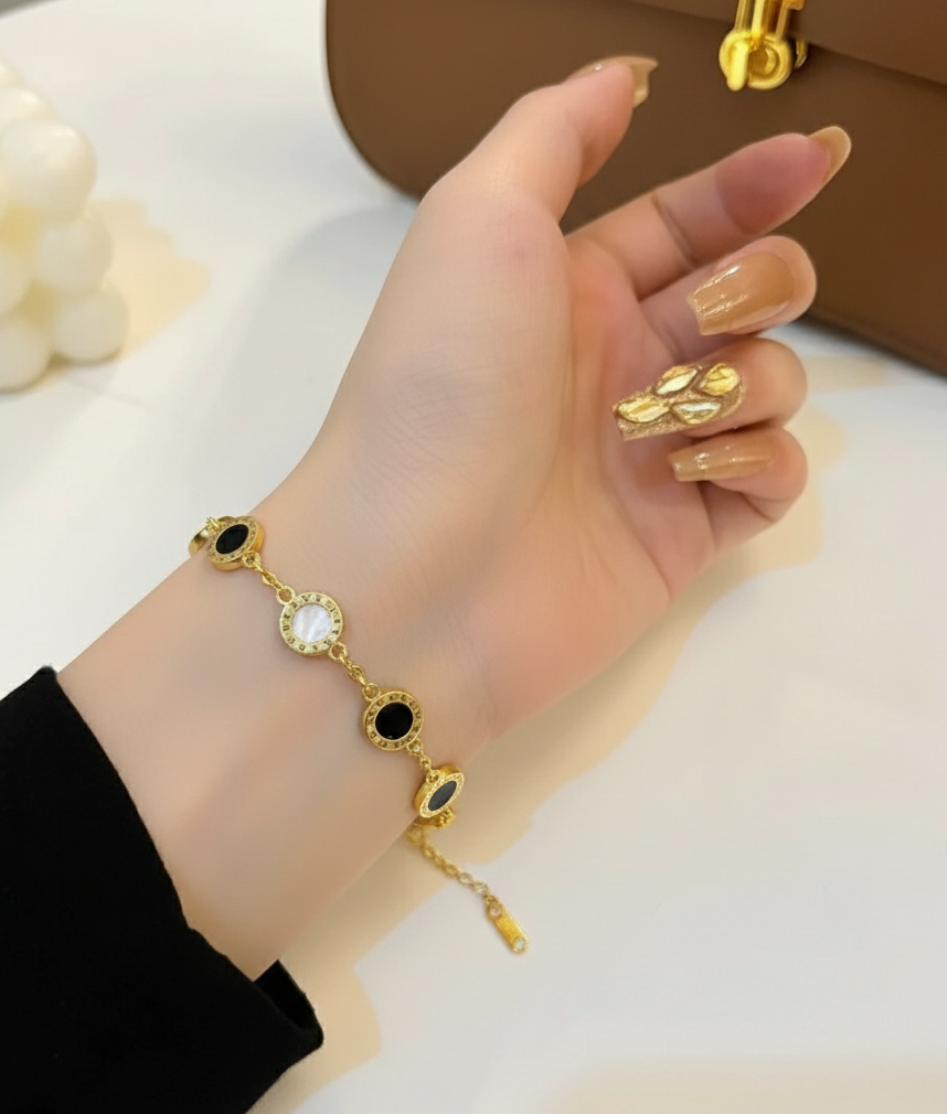 Black & Mother-of-Pearl Style